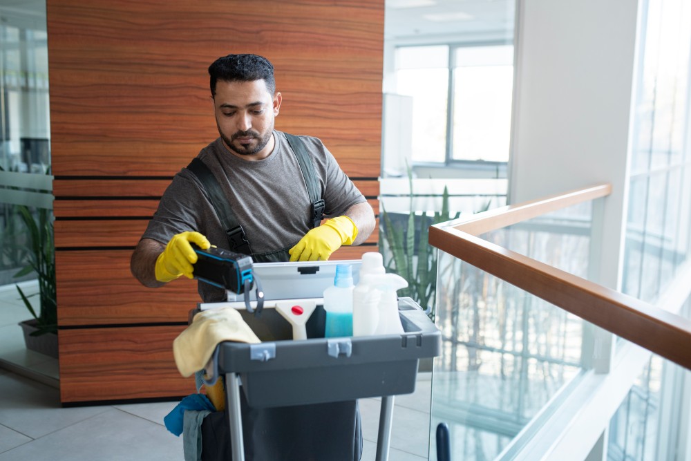 How Cleaning Trolleys Boost Efficiency in Professional Cleaning